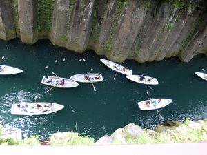 관광시즌에는 보트가 다수 뜬다 (2015년 5월)