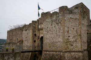 아라곤 성아라곤 성(Castello Aragonese)