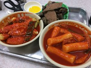 떡볶이, 순대와 돼지 간