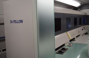 신호, 통신 및 전력 검사에 사용되는 1호차 내부