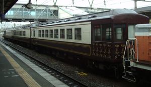 원래 SL 아소 보이 도색의 객차