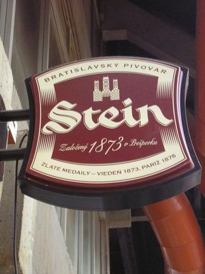 크르치마(Krčma): 술집, 맥주 브랜드 간판
