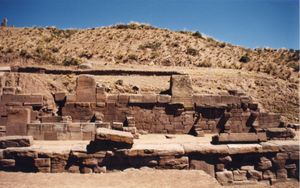 아카파나의 피라미드 석벽