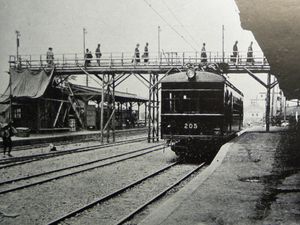 마쓰야마시역에 정차 중인 모하 205 (1930년대)