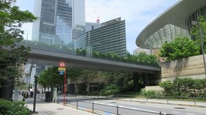 모리 타워와의 연결 데크