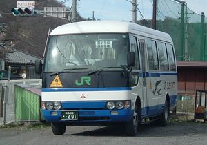JR 버스 간토가 운행하는 군마현 쓰마고이무라립 니시 초등학교·중학교 스쿨 버스