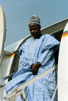  초대 대통령 아마두 아히조(재임: 1960년 - 1982년). 북부 출신의 무슬림이었다.