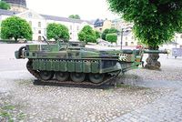 증조 겸용 사이드 스커트를 장착한 스웨덴 Strv.103 C형