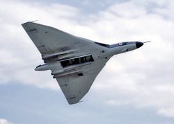 폭탄창을 연 아브로 벌컨