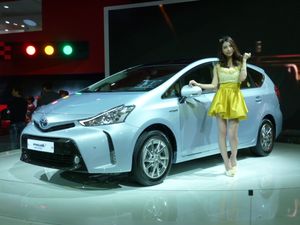 토요타 프리우스 V