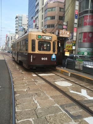 하쿠시마 선에 도착한 차량과 자갈길의 모습