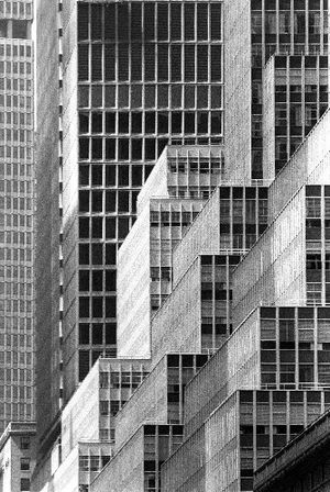 풀 프레임 35mm 카메라의 300mm 렌즈로 촬영한 "망원" 왜곡의 예시.