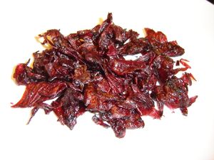 로젤 꽃받침은 단맛 피클로 가공될 수 있다. 이것은 일반적으로 주스 생산의 부산물로 생산된다. 그러나 품질 좋은 단맛 피클은 특별한 생산 과정을 필요로 할 수 있다.