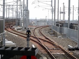 협궤 부분의 레일이 철거된 접근선 (2020년 구마모토 방면)