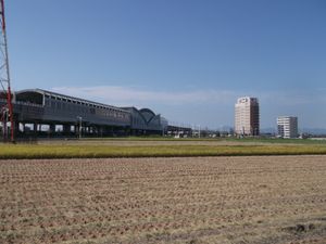 동쪽 출구 주변 (2012년 9월)