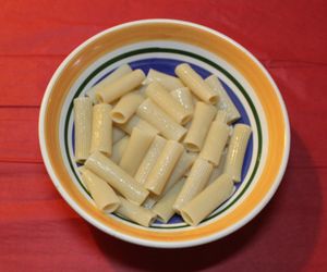 크기가 작게 조리된 리가토니