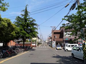 동쪽 출구 역 앞