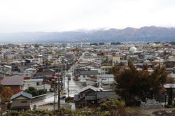 단풍원에서 본 역 주변 시가지 (2020년 11월)