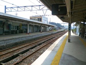 미하마역 승강장 전경 (2006년 6월)