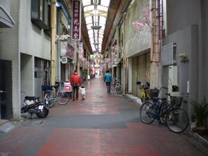 행복 본통 상점가. 자세한 시기는 불분명하지만 2023년까지 철거되었다.