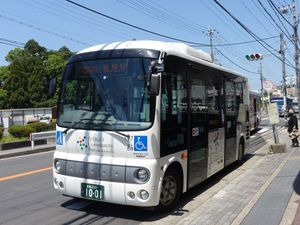 다이고 지역 내를 운행하는 다이고 커뮤니티 버스(타케다 종합 병원 앞에서 촬영)