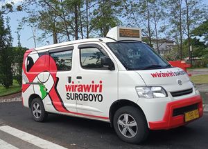 수라바야에서 수르보요 버스가 운영하는 앙콧