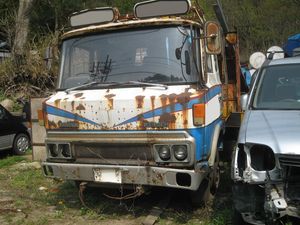 트럭의 폐차체（히노 레인저）