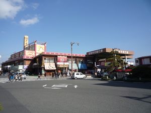 부두에 인접한 「미야지마구치 모미지 혼진」(히로덴 미야지마 가든 운영)