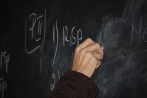 교사 (belfer(구어체), 이디시어 בעלפֿער belfer에서 유래)