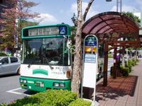 남쪽 출구 버스 정류장에 정차 중인 교도산행 버스(2006년 5월)