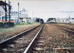 지평역 시대의 JR 고마쓰역 구내(1986년 8월, 건널목 위에서 촬영)