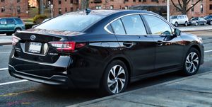 스바루 레거시 4도어 세단 후측면