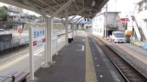 고햐쿠라칸 역 승강장 (2014년 3월)