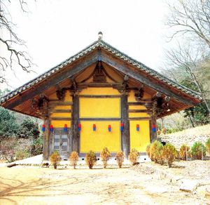 무위사 극락보전 측면1