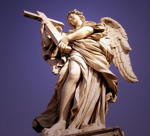 십자가를 든 천사