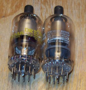 X선을 생성할 수 있는 두 개의 고전압 정류관