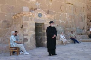 검은 옷을 입은 시나이 수도승