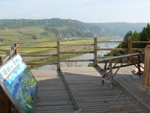 남양로동자구의 두만강 상류 전경