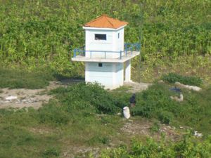 감시탑 줌업 사진