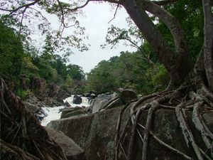 드라이 크나오 폭포, 므드락