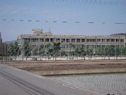 구타니 중학교 교사. 이 건물은 건축 당시의 것이다.