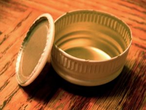 내부 뚜껑을 제거한 스크류 캡