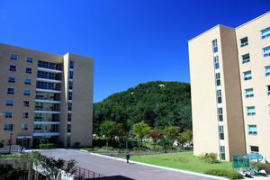 2010년 9월 이후 관악사에 새롭게 개보수된 기숙사 건물 1,300실 이상