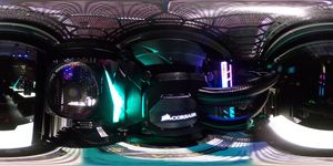 게임 중인 게이밍 케이스 내부. 360° 사진.