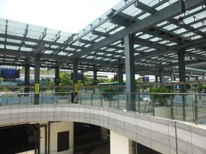 각 방면으로 가는 버스 정류장