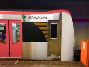 측면 출입문 주변의 디자인