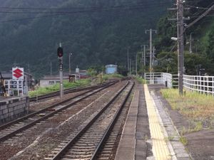 플랫폼에서 나기사 방면을 바라봄