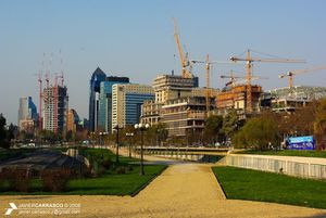 코스타네라 센터(오른쪽)와 티타니움 라 포르타다(왼쪽)