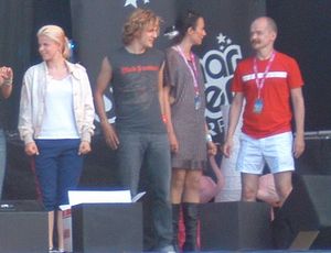 2005년 7월 스웨덴 라디오 쇼 무대에서의 BWO(오른쪽)와 로빈(왼쪽)