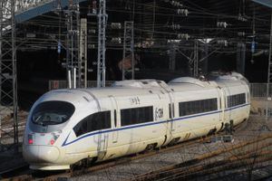 베이징 서역에 있는 CRH380B-3632